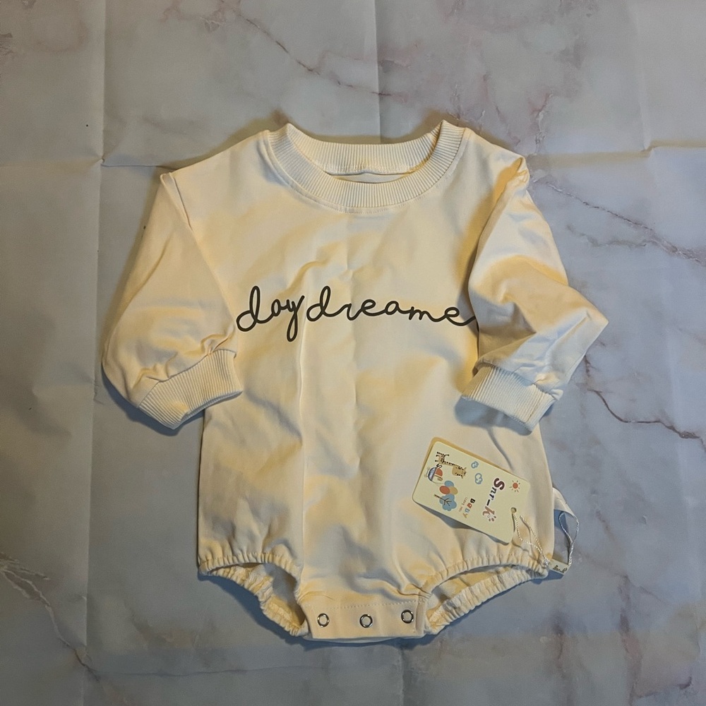 ❤️ 3/$25 Cream 'Daydreamer' Baby Onesie Sweatshirt